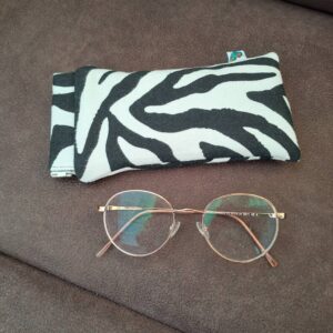 etui à brosse à dents gris