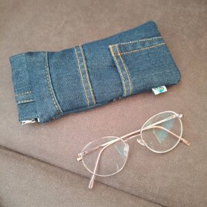 etui à brosse à dents gris