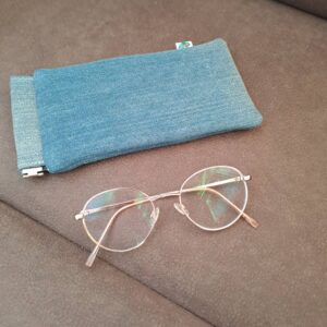 etui à brosse à dents gris