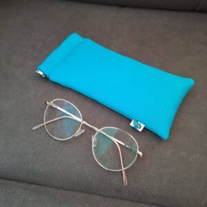 etui à brosse à dents gris