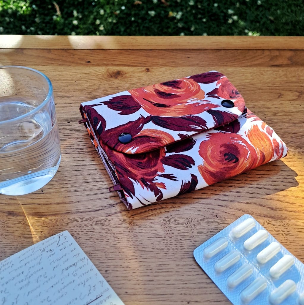 La pochette multi-poches Joséphine version roses – Image 3